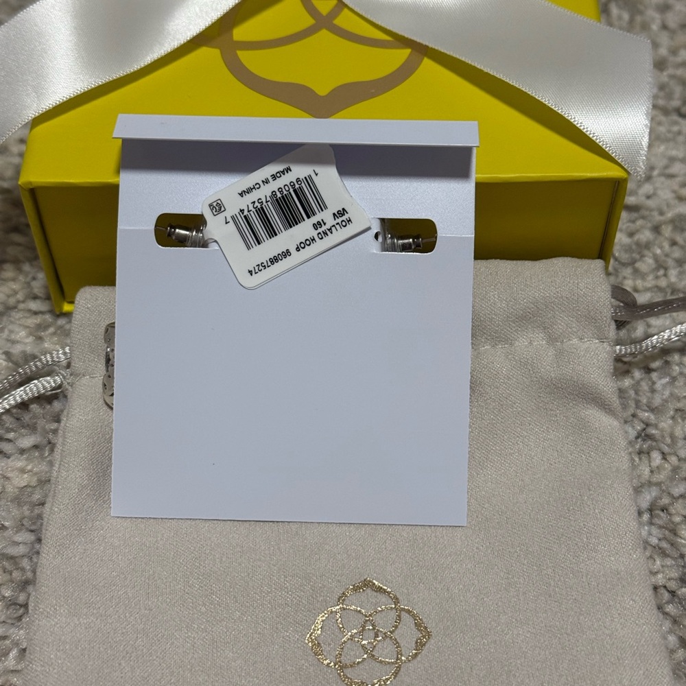 NWT Kendra Scott Holland Vintage Silver Hoop Earrings In White Crystal - Picture 9 of 10